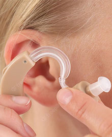 تهیه سمعک برای خانم صادقی